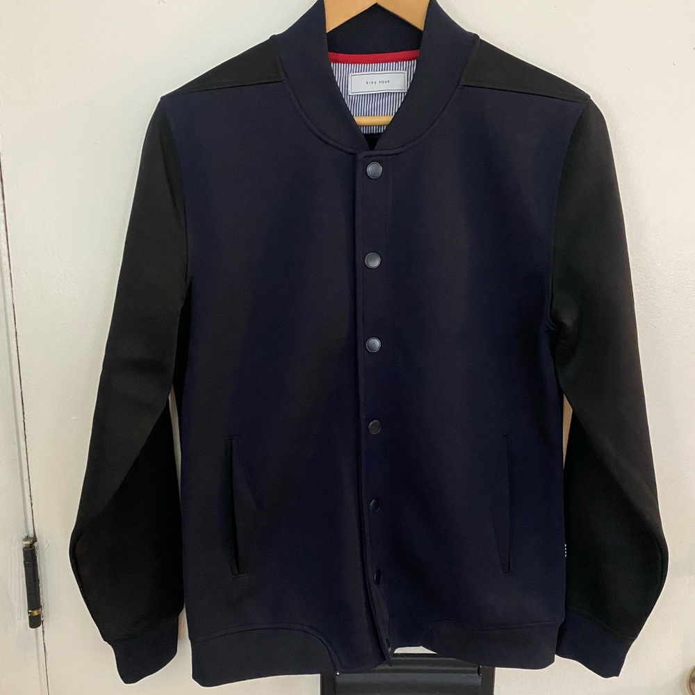 New bomber jacket. Size: MEDIUM